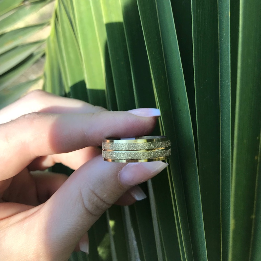 NWT stainless steel gold ring